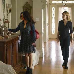 Fotoğraf Emily Hampshire