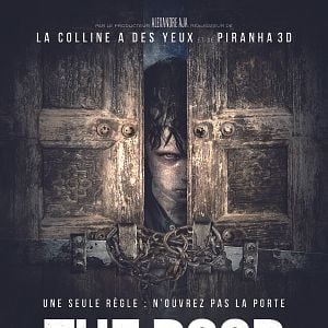 Fotoğraf Kapının Diğer Tarafı