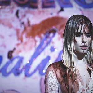 Fotoğraf Carlson Young