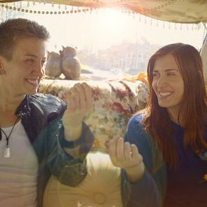 Fotoğraf Broken Gardenias