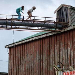 Fotoğraf Oakes Fegley