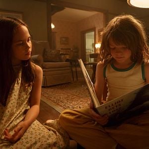 Fotoğraf Oakes Fegley