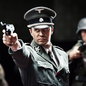 Fotoğraf Luke Mably