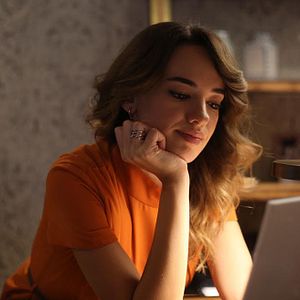 Fotoğraf Bana Sevmeyi Anlat