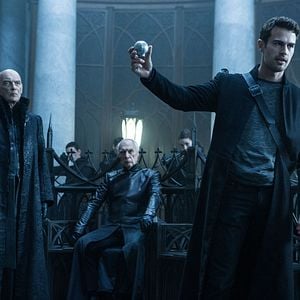 Fotoğraf Theo James