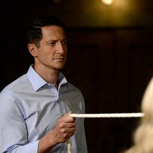 Fotoğraf Sasha Roiz