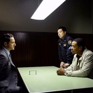 Fotoğraf Sasha Roiz