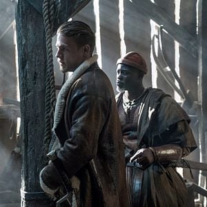 Fotoğraf Kral Arthur: Kılıç Efsanesi