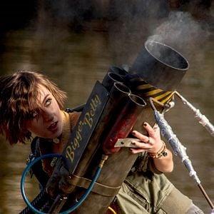 Fotoğraf Allisyn Ashley Arm