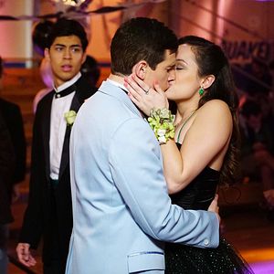 Fotoğraf Hayley Orrantia