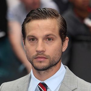 Fotoğraf Logan Marshall-Green