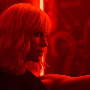 Fotoğraf Sarışın Bomba