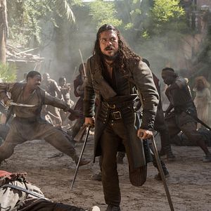 Fotoğraf Luke Arnold