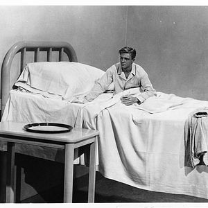 Fotoğraf Kendi Kendine Küçülen Adam