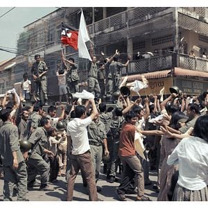 Fotoğraf First They Killed My Father