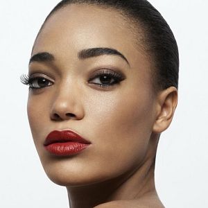 Fotoğraf Cassie Clare