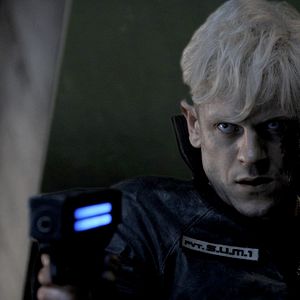 Fotoğraf Iwan Rheon