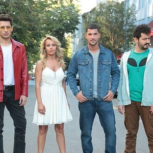 Fotoğraf Klavye Delikanlıları