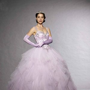 Fotoğraf Adelaide Kane