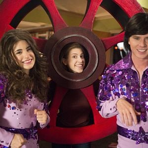 Fotoğraf Charlie McDermott