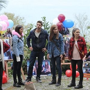 Fotoğraf Kırgın Çiçekler