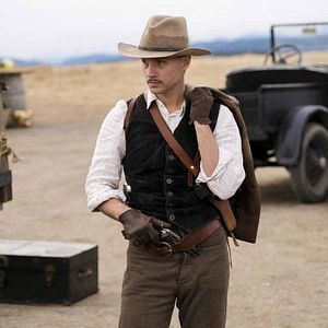 Fotoğraf Logan Marshall-Green