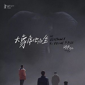 Fotoğraf Öylece Oturan Bir Fil