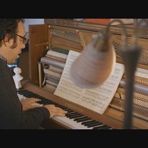 Fotoğraf Shut Up And Play The Piano