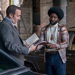 Fotoğraf Karanlıkla Karşı Karşıya