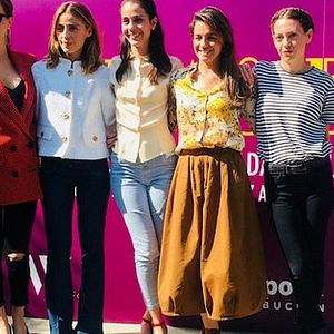 Fotoğraf Las niñas bien