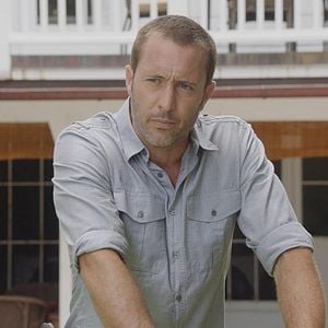 Fotoğraf Alex O'Loughlin