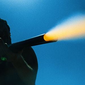 Fotoğraf Bırakın Bronzlaşsın Cesetler