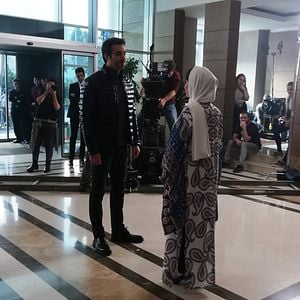 Fotoğraf Bana Bir Aşk Şarkısı Söyle