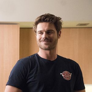 Fotoğraf Grey Damon