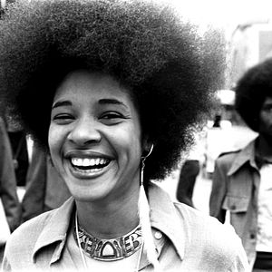 Fotoğraf Betty, They Say I’m Different