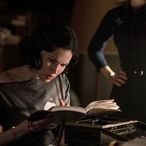 Fotoğraf Laura Mennell