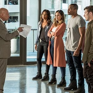 Fotoğraf Zach Gilford