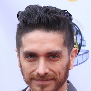 Fotoğraf Josh Keaton