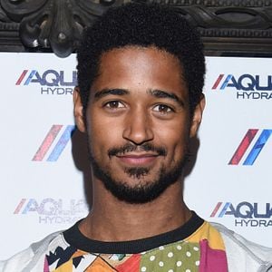 Fotoğraf Alfred Enoch