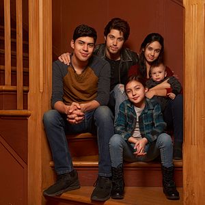 Fotoğraf Party of Five