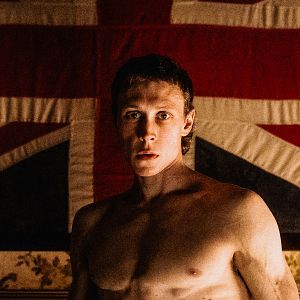 Fotoğraf George MacKay