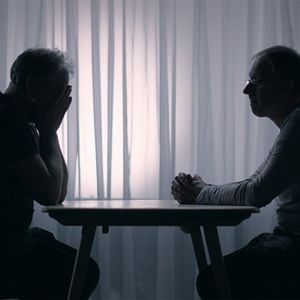 Fotoğraf Tell Me Who I Am