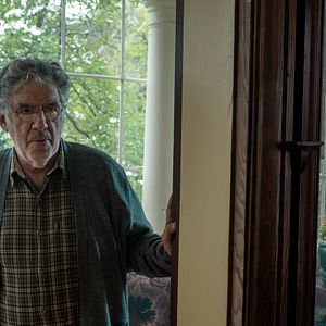 Fotoğraf Dangerous Lies