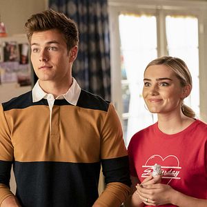 Fotoğraf Meg Donnelly