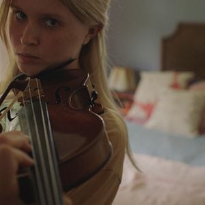 Fotoğraf Eliza Scanlen