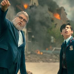 Fotoğraf Cameron Britton