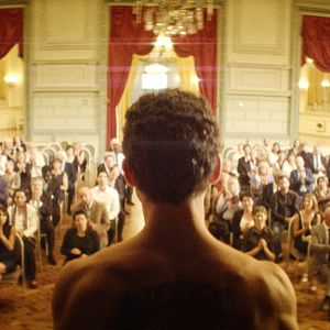 Fotoğraf Derisini Satan Adam