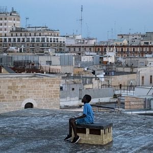 Fotoğraf Onca Yoksulluk Varken
