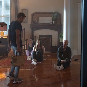 Fotoğraf Survive The Night