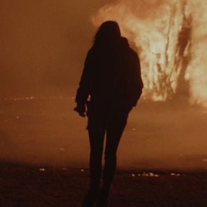 Fotoğraf Before The Fire